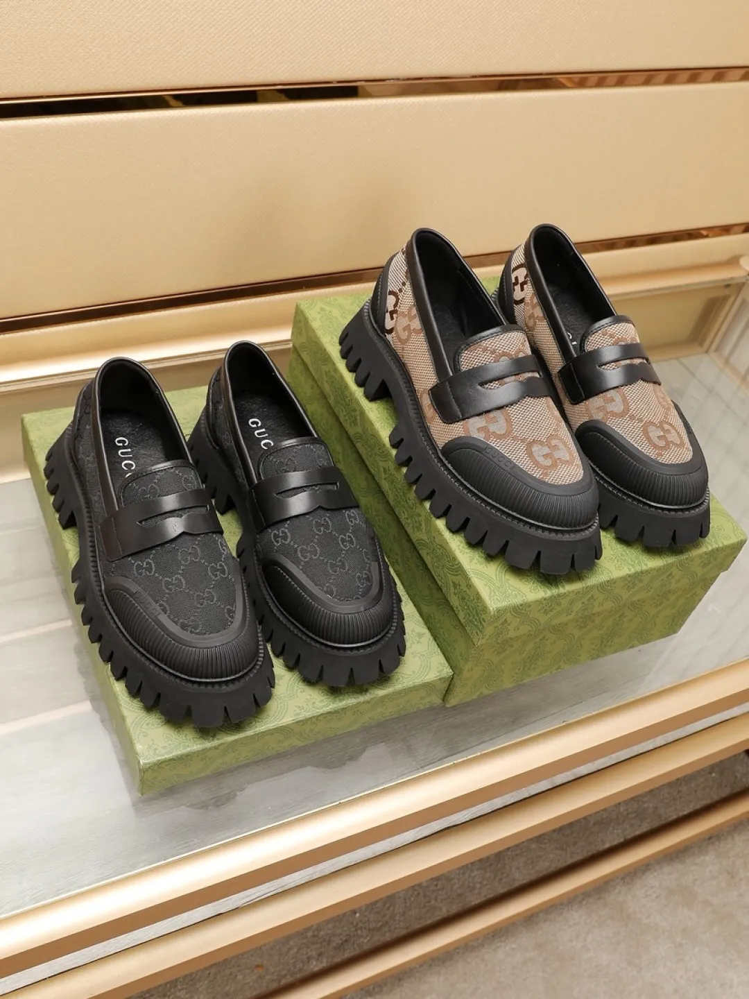 Men's Men's Shoes 💰P540💰[GUCCI] 🆕Men's classic loafers, which combine classic shoe styles with retro California style. Slipper style design, easy to put on and take off. The upper is carefully made of original fabric and decorated with a rubber concave sole and the logo on the upper. Wear it with casual clothing or a suit. Size: 38-44 (45.46 customized)